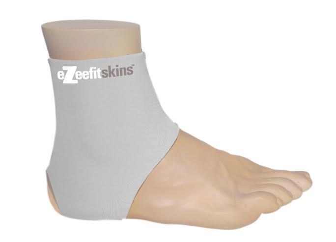 Ankle Booties SKIN grau auf Fußmodell