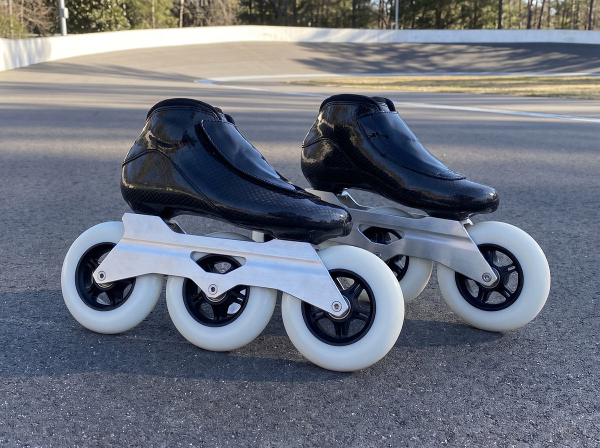 Kompletter Speedskate mit Carbonschuh, Aluminiumschiene und drei Rollen
